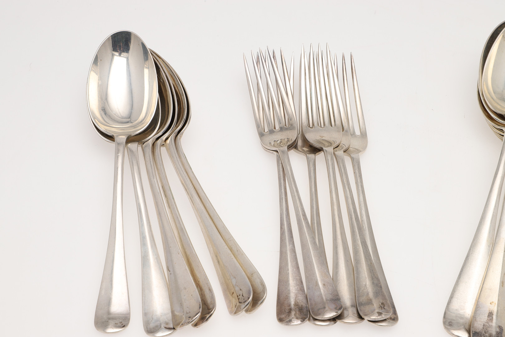 AN EARLY 20TH CENTURY PART-CANTEEN OF HANOVERIAN PATTERN SILVER FLATWARE. - Image 2 of 16