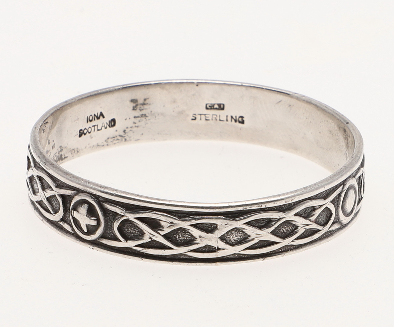 A MID-20TH CENTURY SCOTTISH PROVINCIAL SILVER NAPKIN RING. - Image 3 of 3