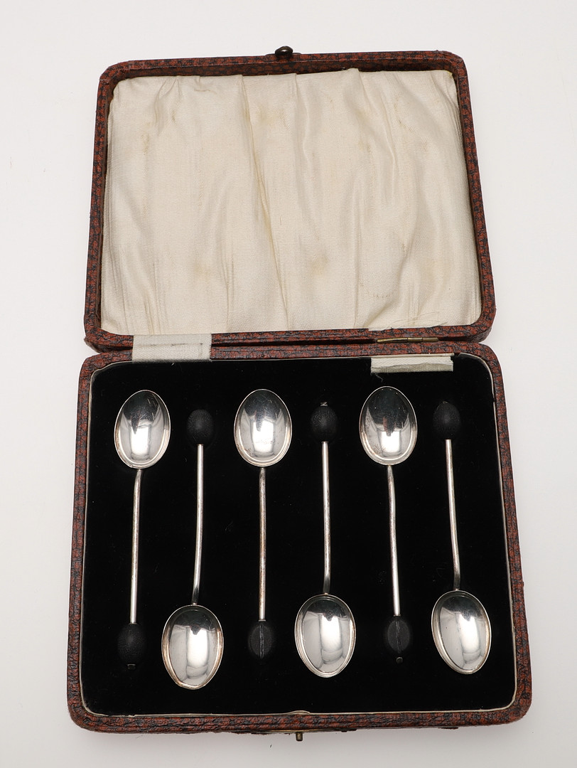 SEVEN VARIOUS CASED SETS OF SILVER FLATWARE & CUTLERY. - Image 2 of 29