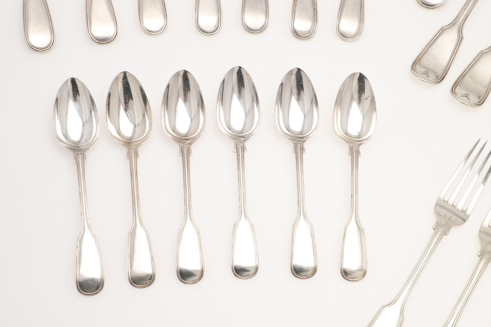 A MATCHED PART-CANTEEN OF FIDDLE & THREAD PATTERN SILVER FLATWARE. - Image 5 of 12