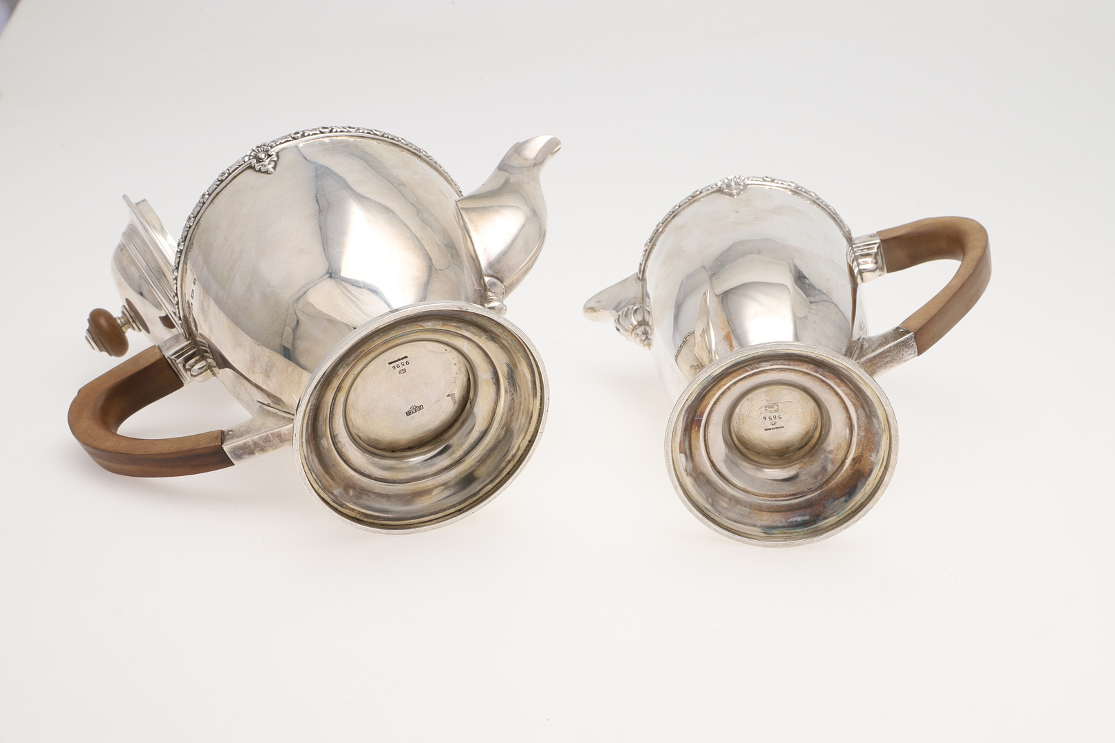 AN EARLY 20TH CENTURY FOUR-PIECE SILVER TEA SET. - Image 2 of 7