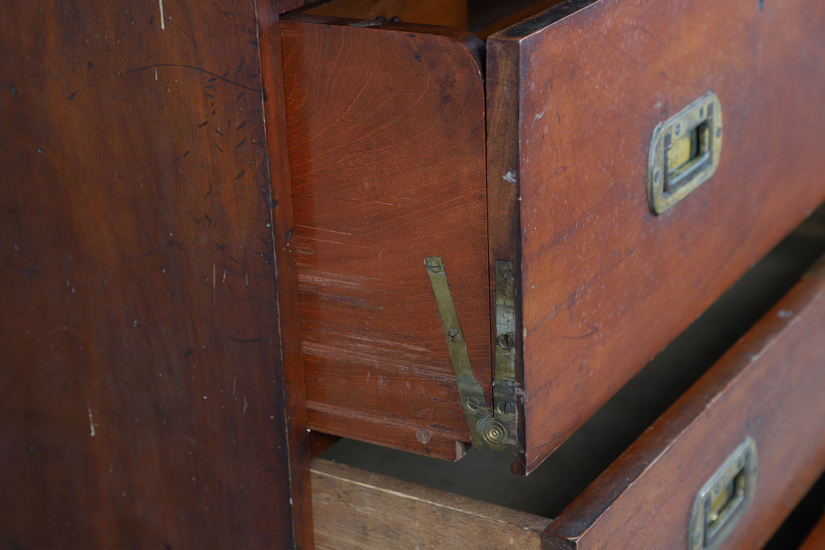 A LATE 19TH CENTURY CAMPAIGN STYLE SECRETAIRE CHEST. - Image 6 of 13