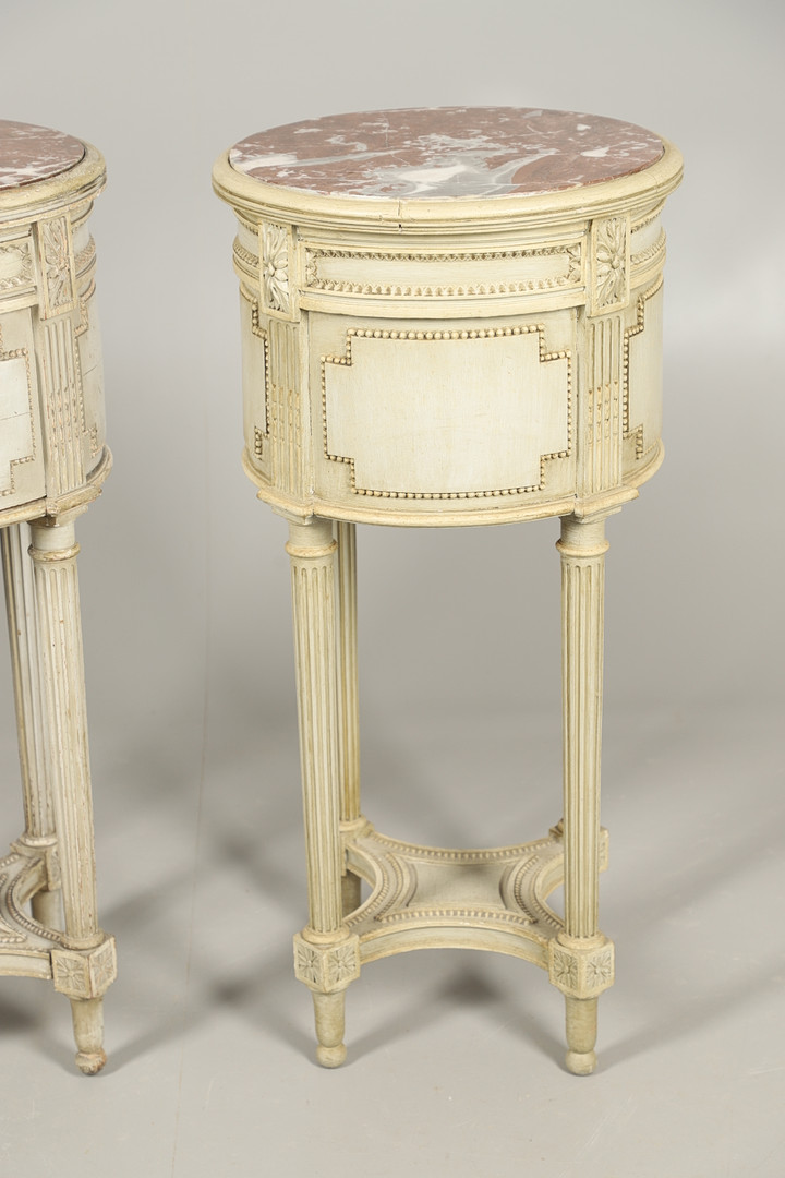 A PAIR OF FRENCH MARBLE TOP PAINTED POT CUPBOARDS. - Image 10 of 14