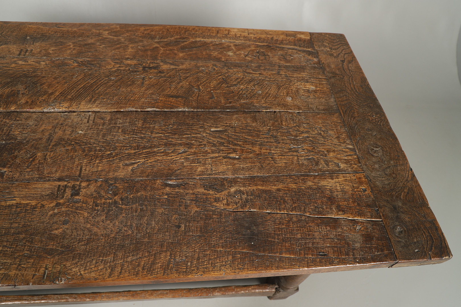 A 17TH CENTURY AND LATER OAK REFECTORY TABLE. - Image 5 of 12