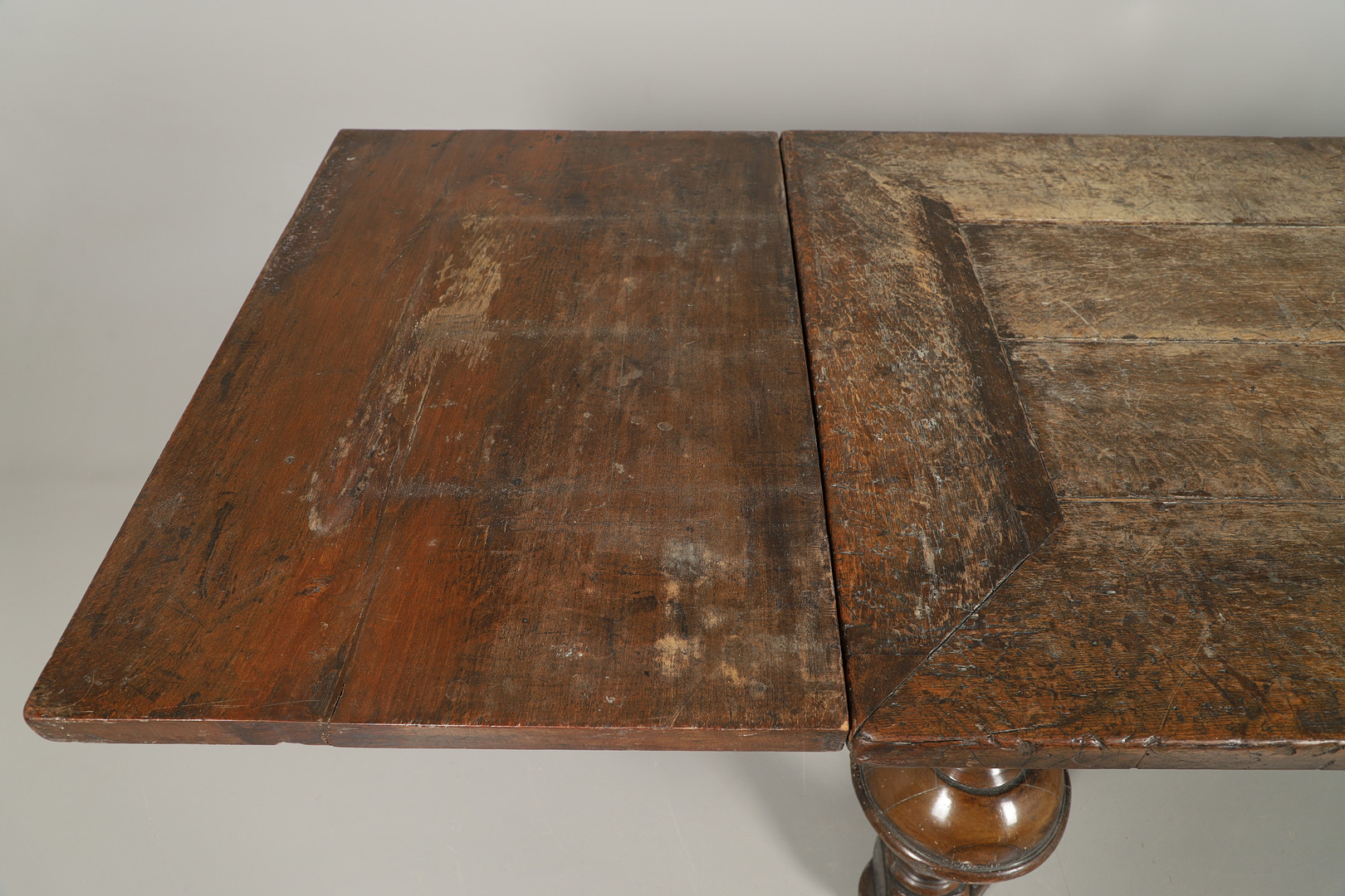 AN ANTIQUE DUTCH OAK AND WALNUT DRAW LEAF TABLE. - Image 2 of 17