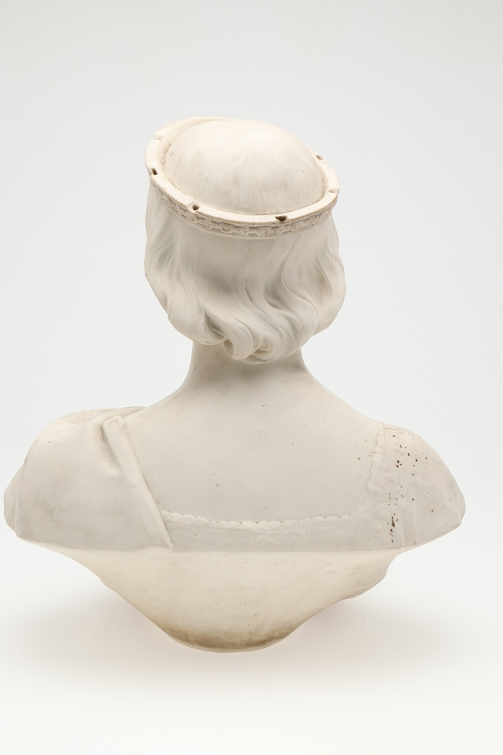 LARGE PARIAN BUST - QUEEN VICTORIA. - Image 8 of 16