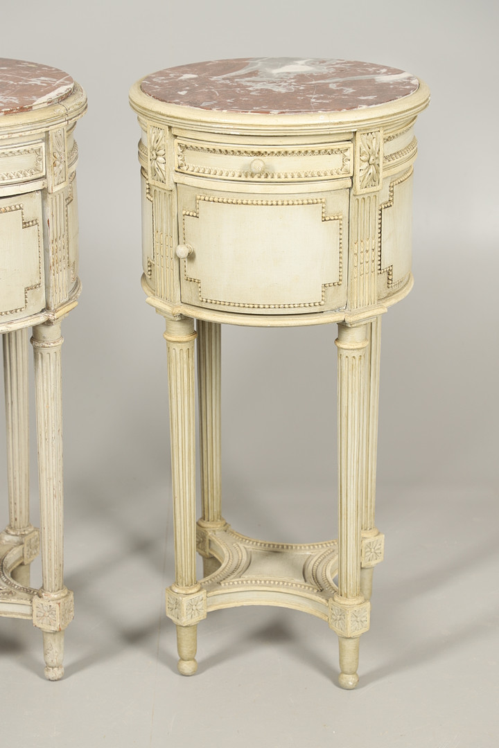 A PAIR OF FRENCH MARBLE TOP PAINTED POT CUPBOARDS. - Image 3 of 14