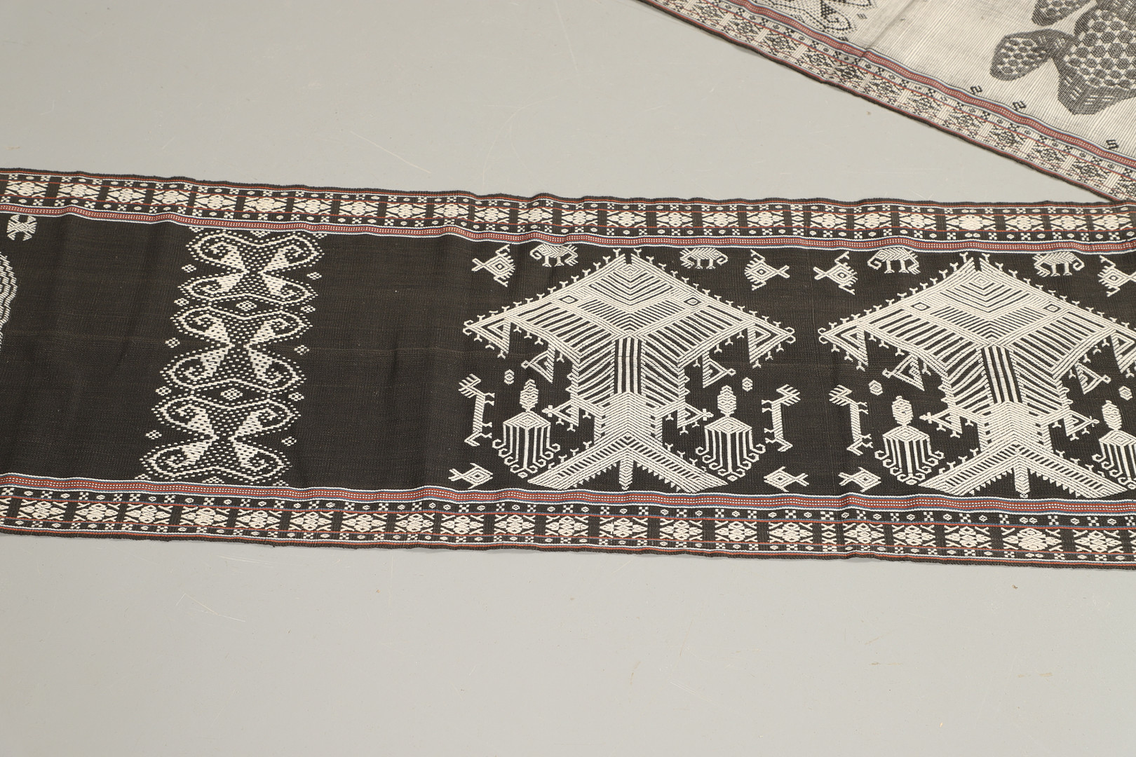 AN INDONESIAN IKAT BODY ARMOUR TEXTILE. - Image 3 of 11