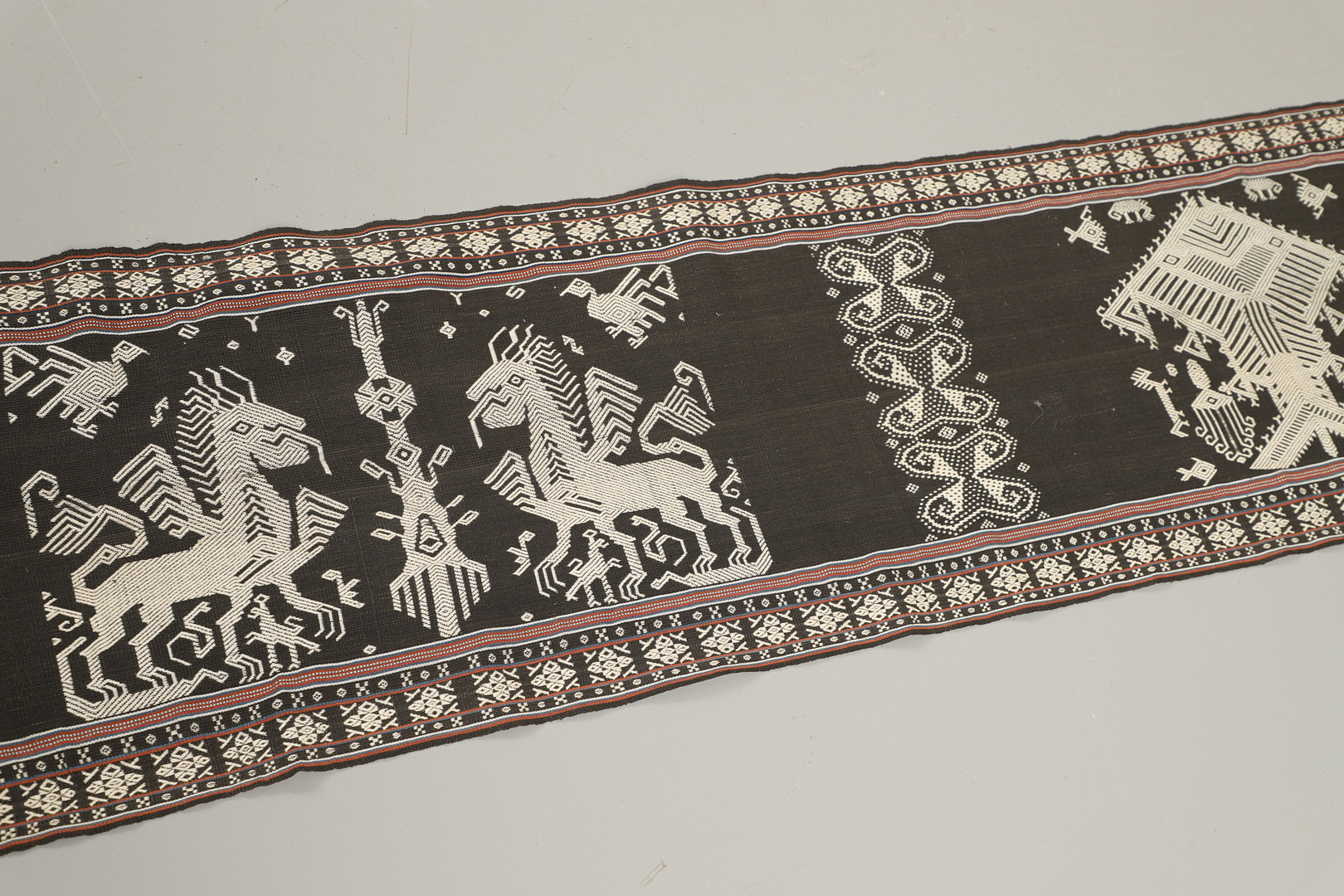 AN INDONESIAN IKAT BODY ARMOUR TEXTILE. - Image 9 of 11