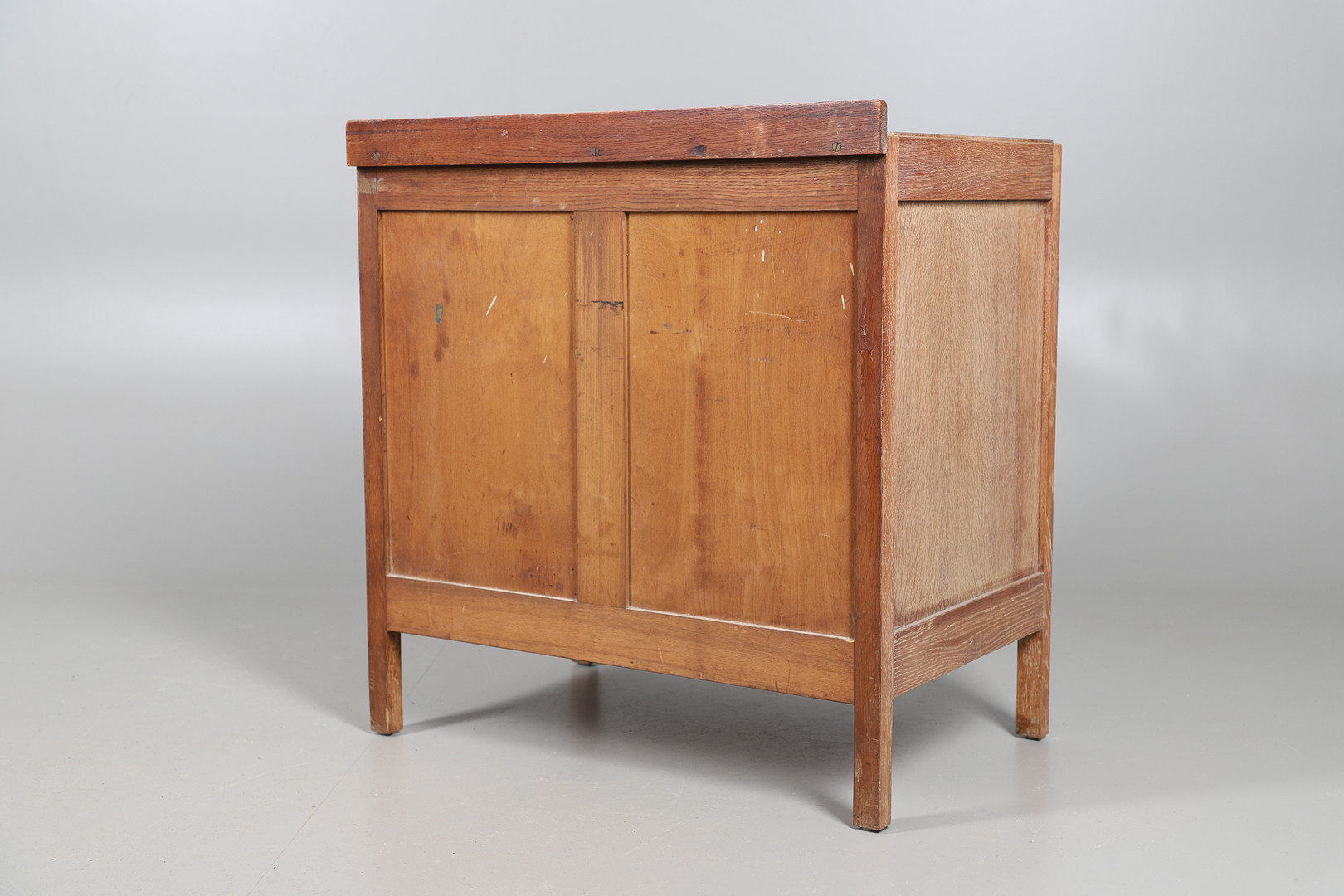 A HEALS & SON LIMED OAK CHEST OF DRAWERS. - Image 7 of 10
