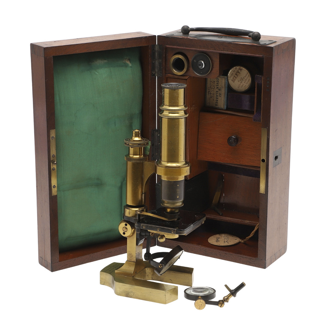 CONSTANT VERICK. A FRENCH LATE 19TH CENTURY CASED MICROSCOPE.