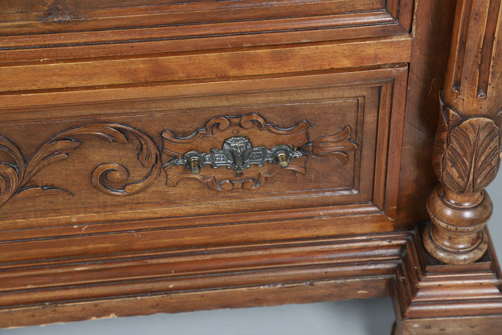 A 19TH CENTURY ITALIAN MARBLE-TOPPED COMMODE CHEST OF FOUR DRAWERS. - Image 2 of 14