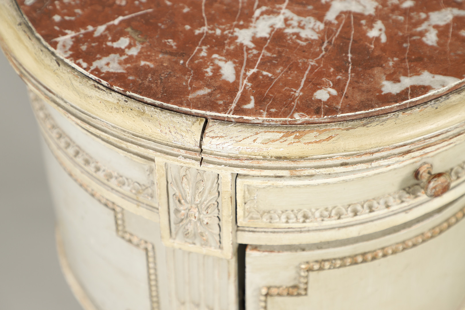 A PAIR OF FRENCH MARBLE TOP PAINTED POT CUPBOARDS. - Image 5 of 14