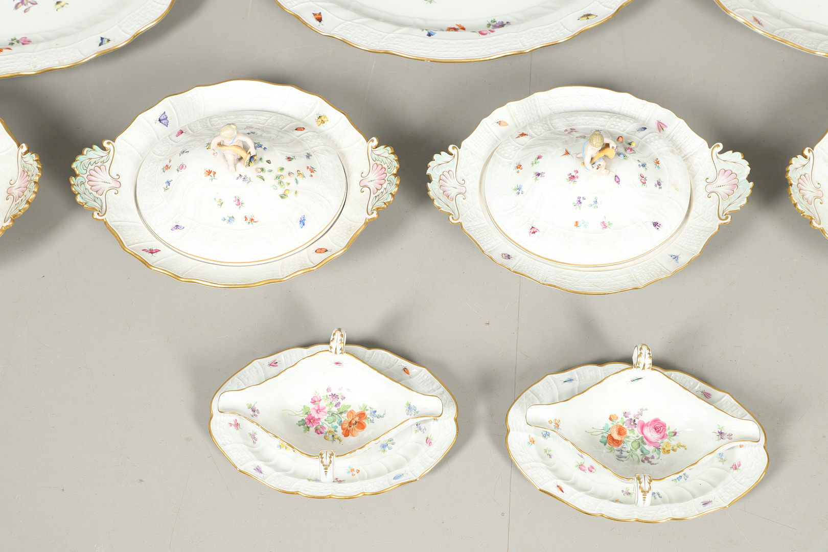 LARGE MEISSEN DINNER SERVICE. - Image 11 of 42