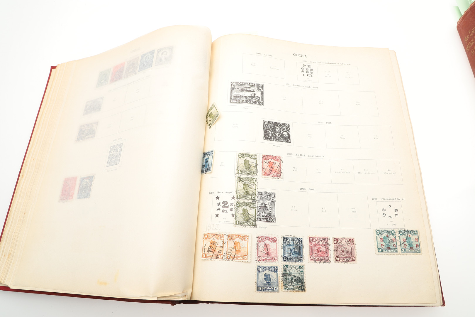 IDEAL & IMPERIAL STAMP ALBUMS. - Bild 34 aus 35