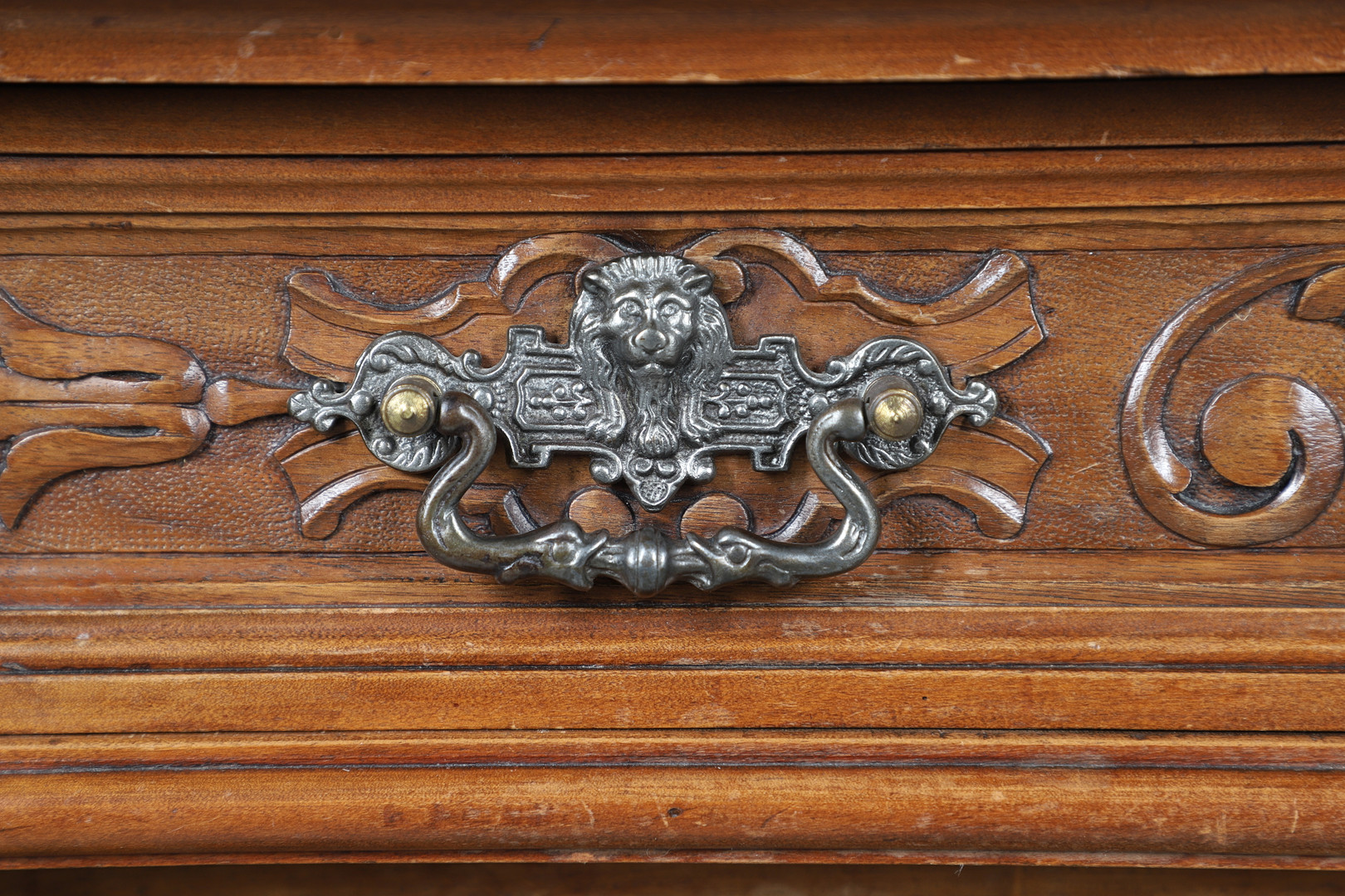 A 19TH CENTURY ITALIAN MARBLE-TOPPED COMMODE CHEST OF FOUR DRAWERS. - Image 3 of 14