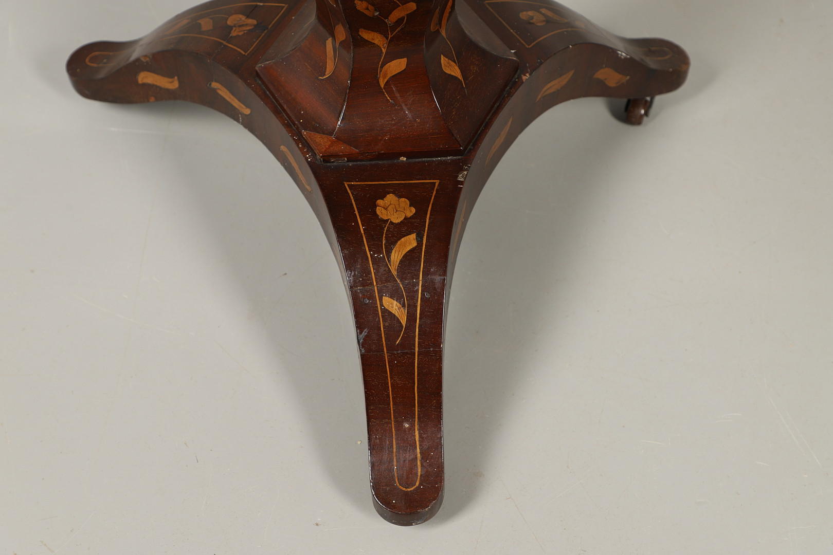 AN UNUSUAL DUTCH MAHOGANY MARQUETRY SOFA TABLE. - Image 11 of 12