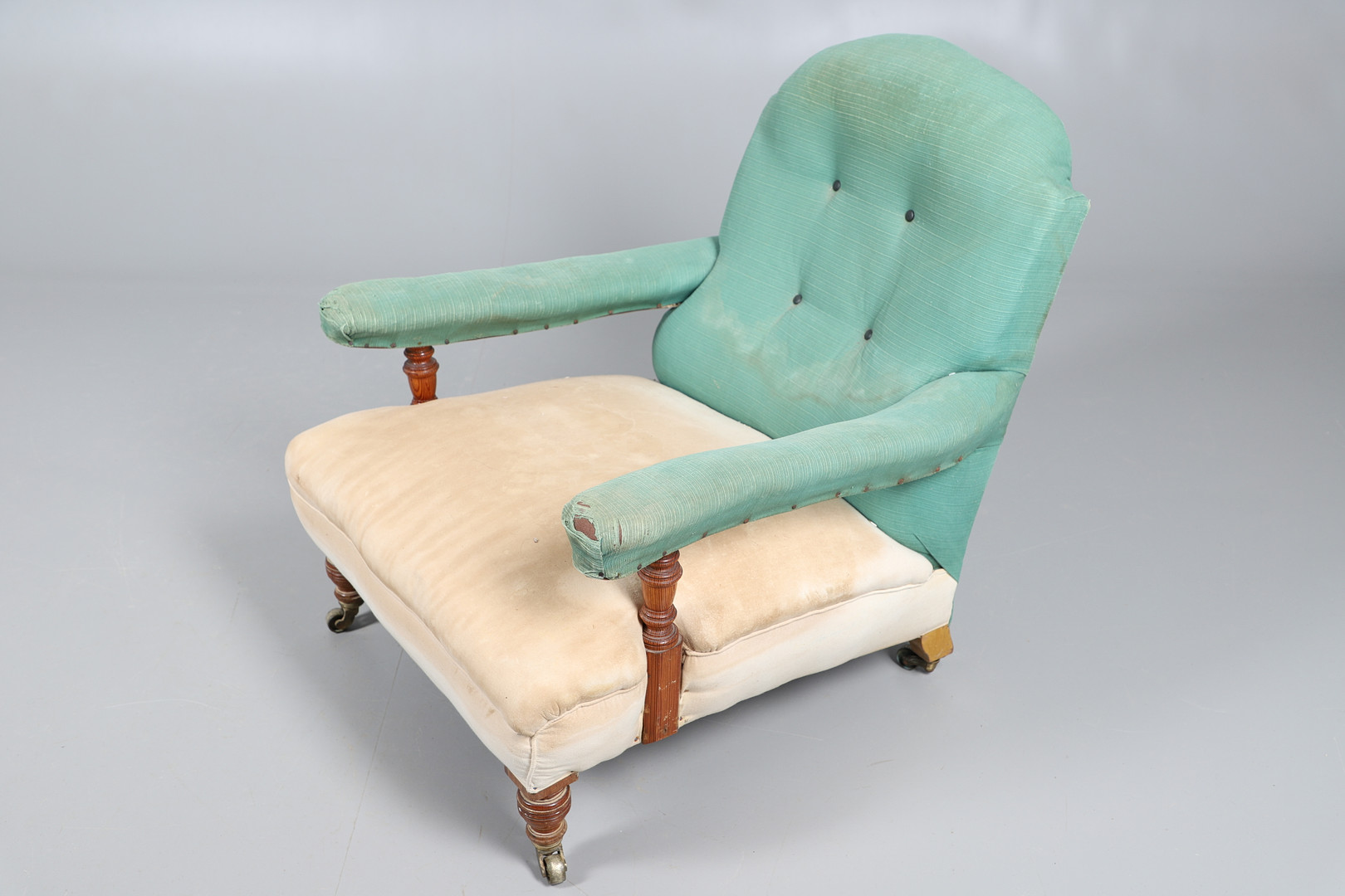 A LATE 19TH CENTURY DEEP SEATED PITCH PINE ARMCHAIR. - Image 7 of 13