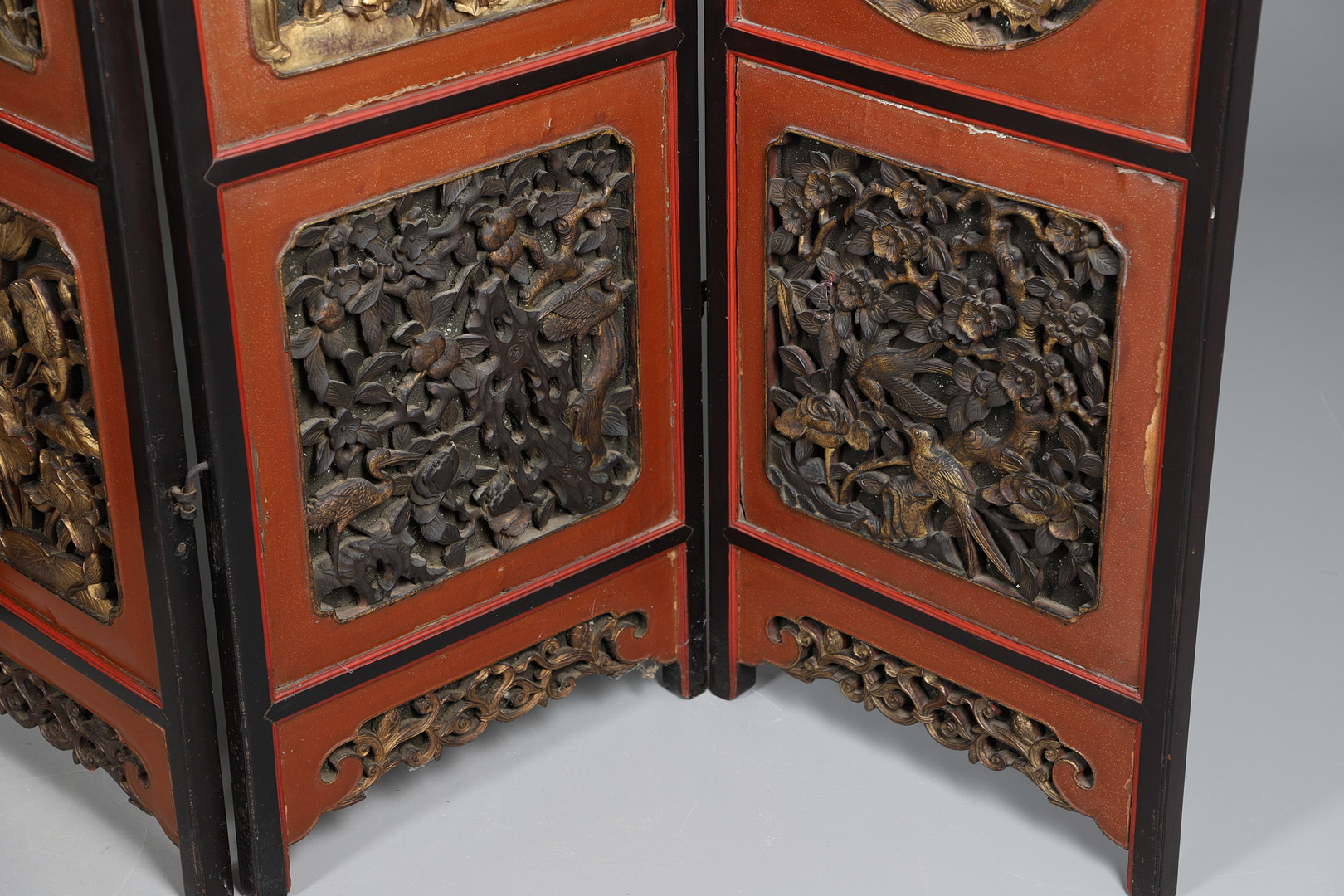 A CHINESE CARVED AND LACQUERED SIX FOLD SCREEN. - Image 17 of 24