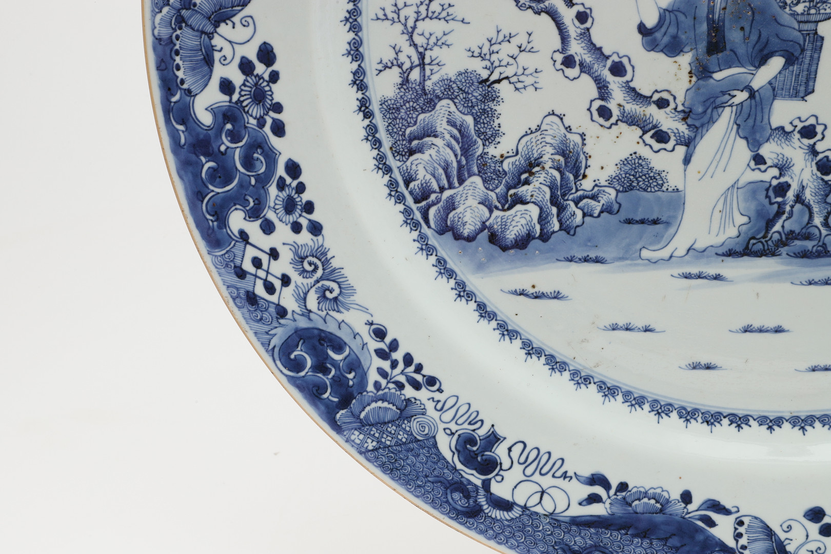 LARGE CHINESE PORCELAIN BLUE AND WHITE EXPORT CHARGER, QIANLONG. - Image 6 of 16