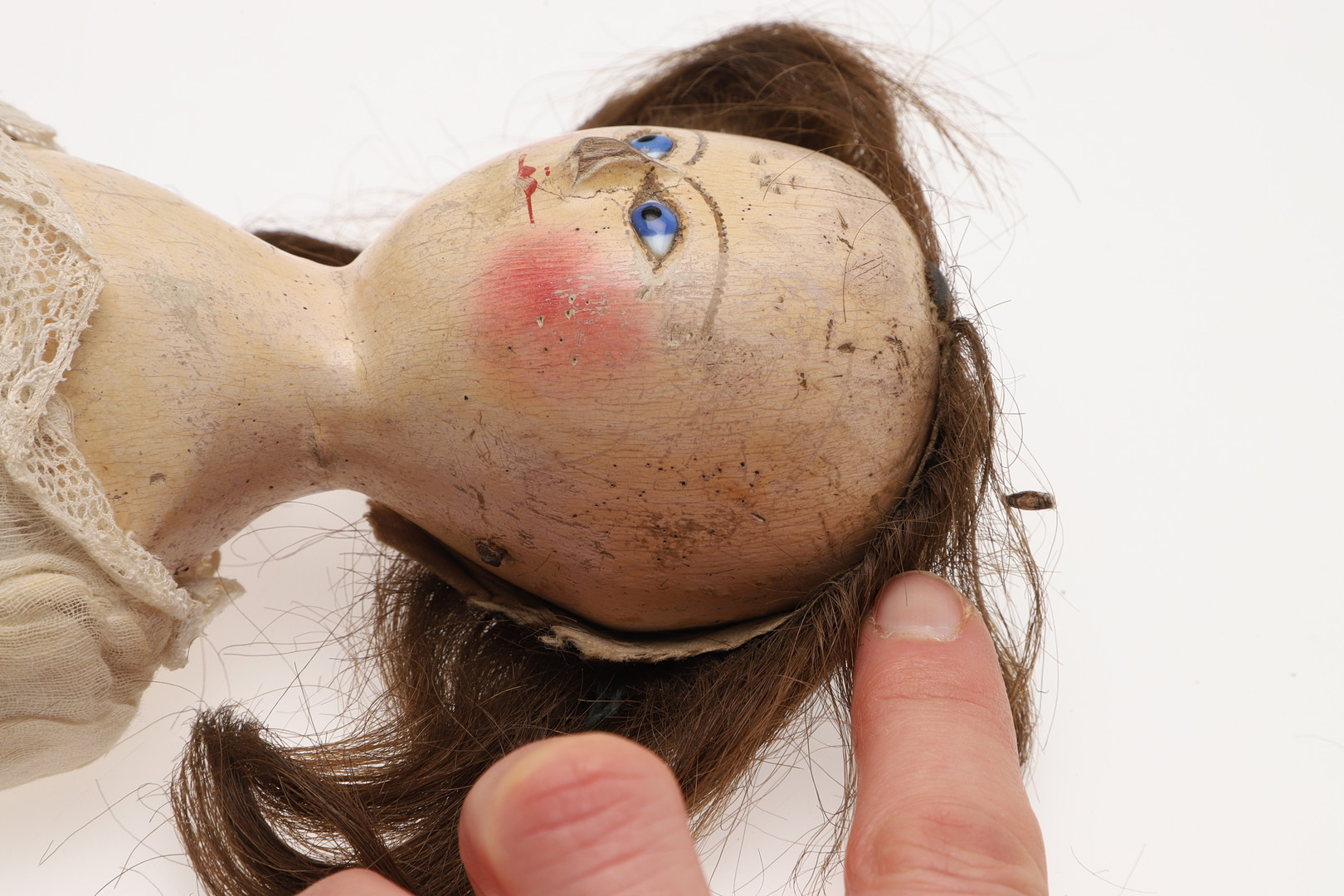 A LATE 18TH CENTURY WOODEN PEG DOLL. - Image 8 of 30