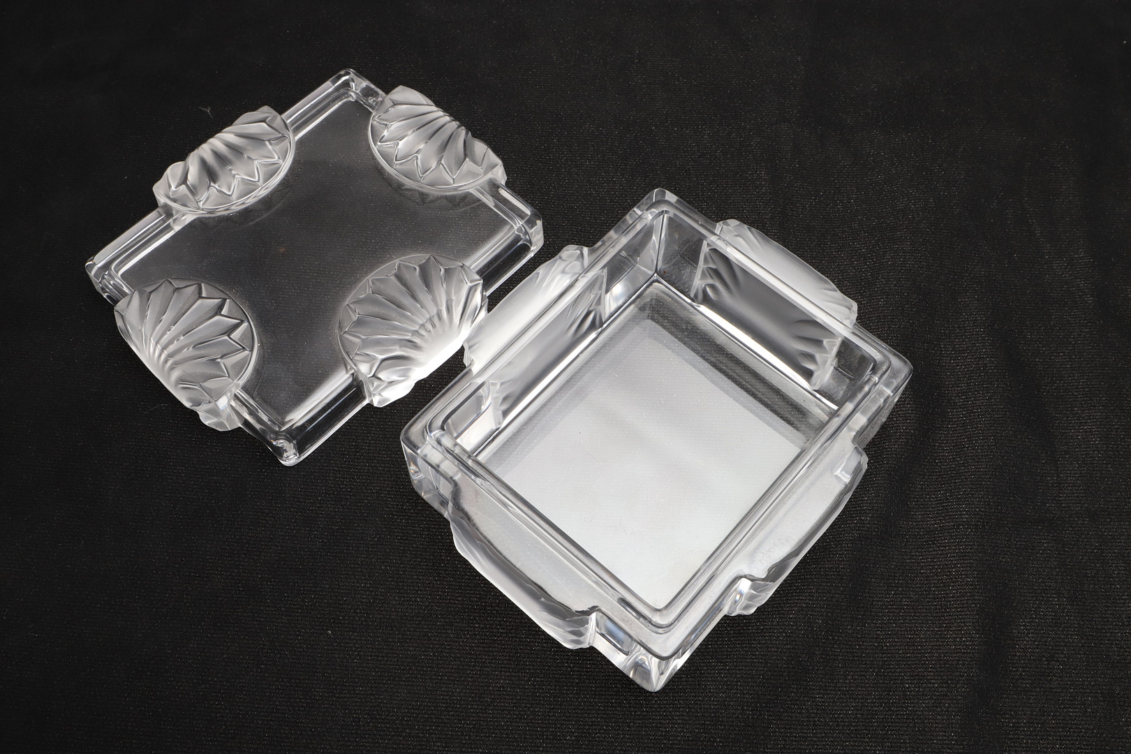 LALIQUE TABLE LIGHTER & DRESSING TABLE BOX. - Image 4 of 17