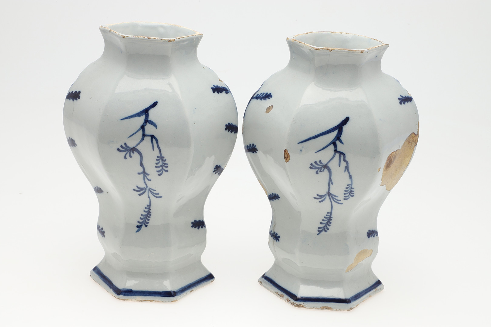 TWO PAIRS OF ANTIQUE DELFT VASES & ANOTHER VASE. - Image 44 of 60