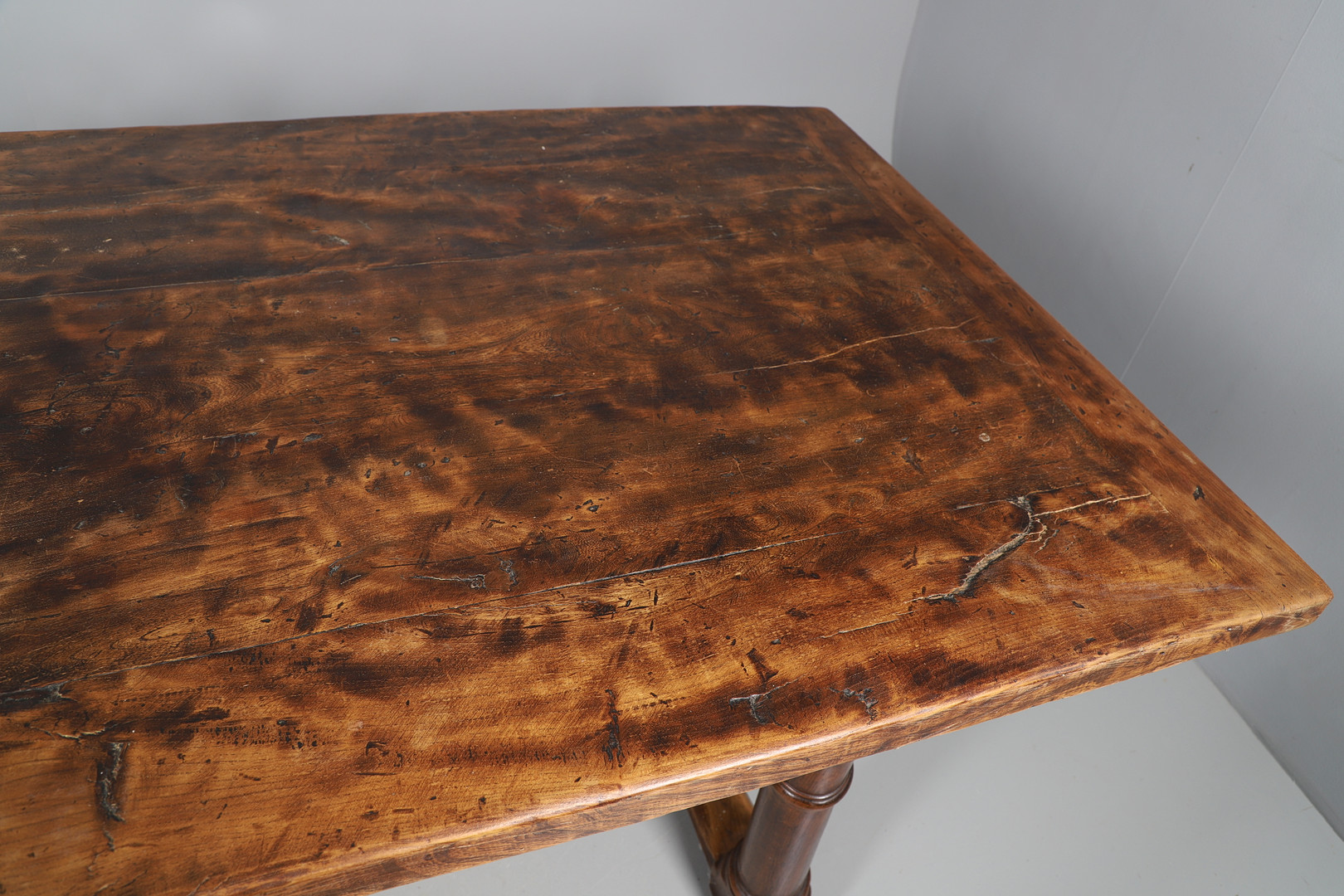 AN EARLY 20TH CENTURY OAK AND ELM REFECTORY TABLE. - Image 8 of 17