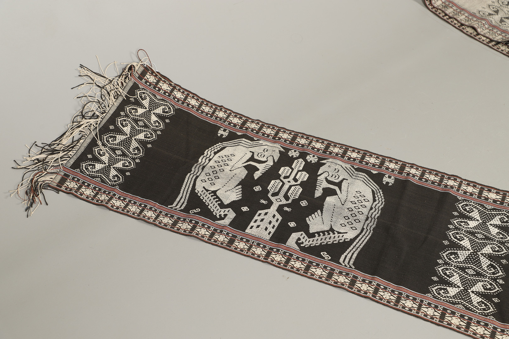 AN INDONESIAN IKAT BODY ARMOUR TEXTILE. - Image 2 of 11