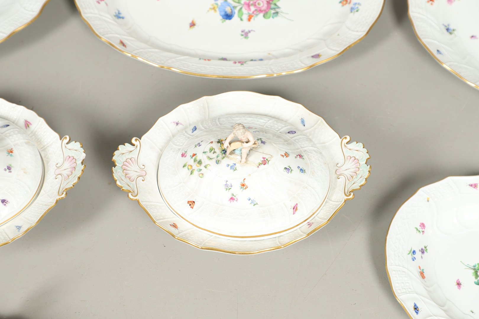 LARGE MEISSEN DINNER SERVICE. - Image 14 of 42