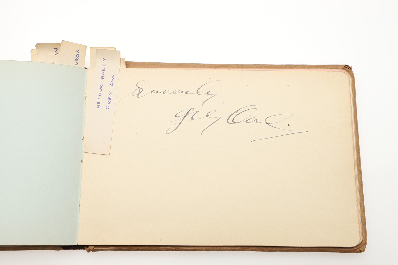 LARGE AUTOGRAPH COLLECTION - WINSTON CHURCHILL & OTHER AUTOGRAPHS. - Image 28 of 63