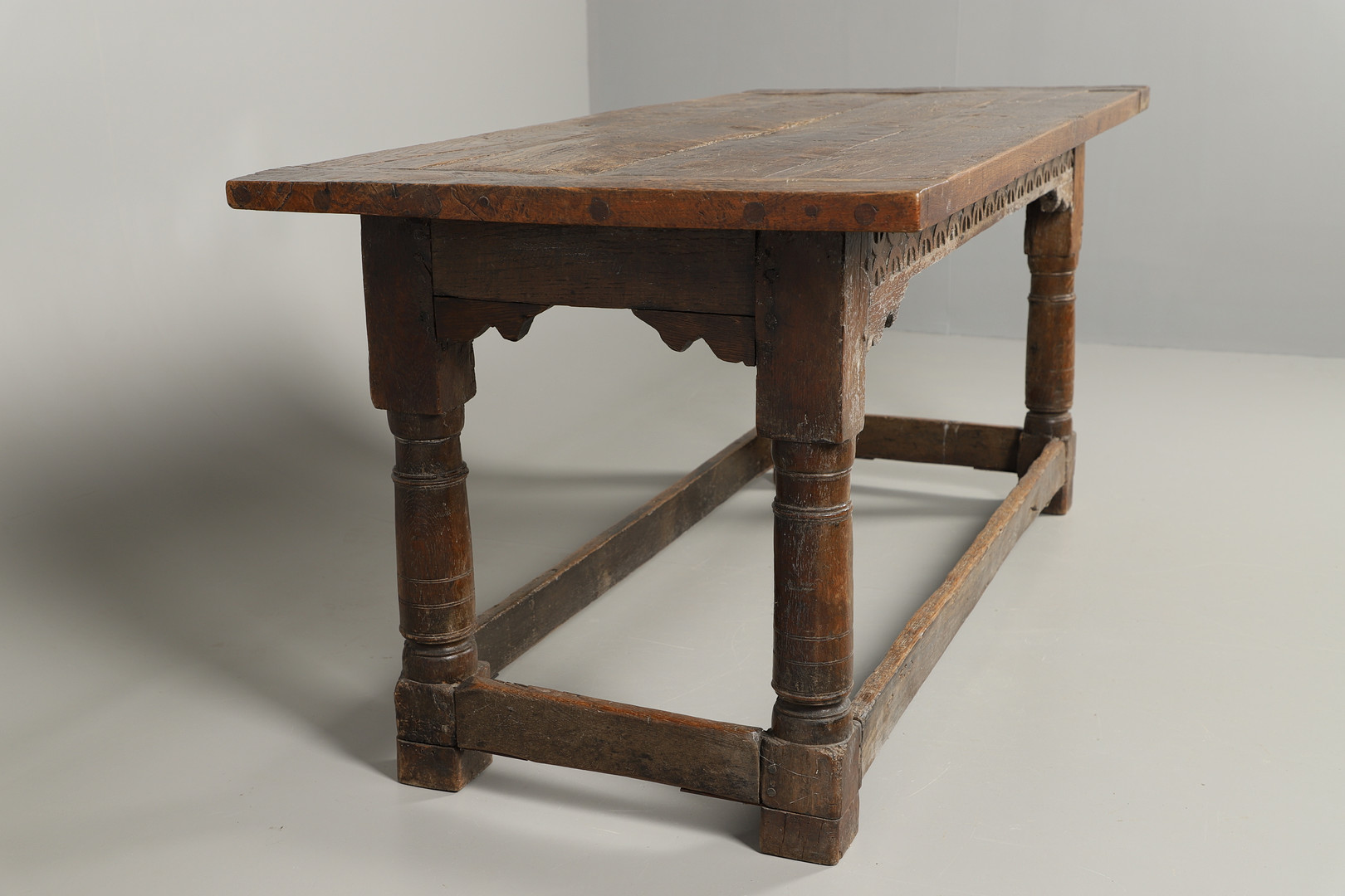 A 17TH CENTURY AND LATER OAK REFECTORY TABLE. - Image 6 of 12