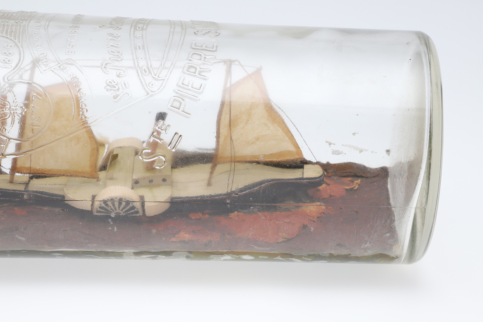 A FOLK ART PADDLE STEAMER IN BOTTLE. - Image 4 of 6