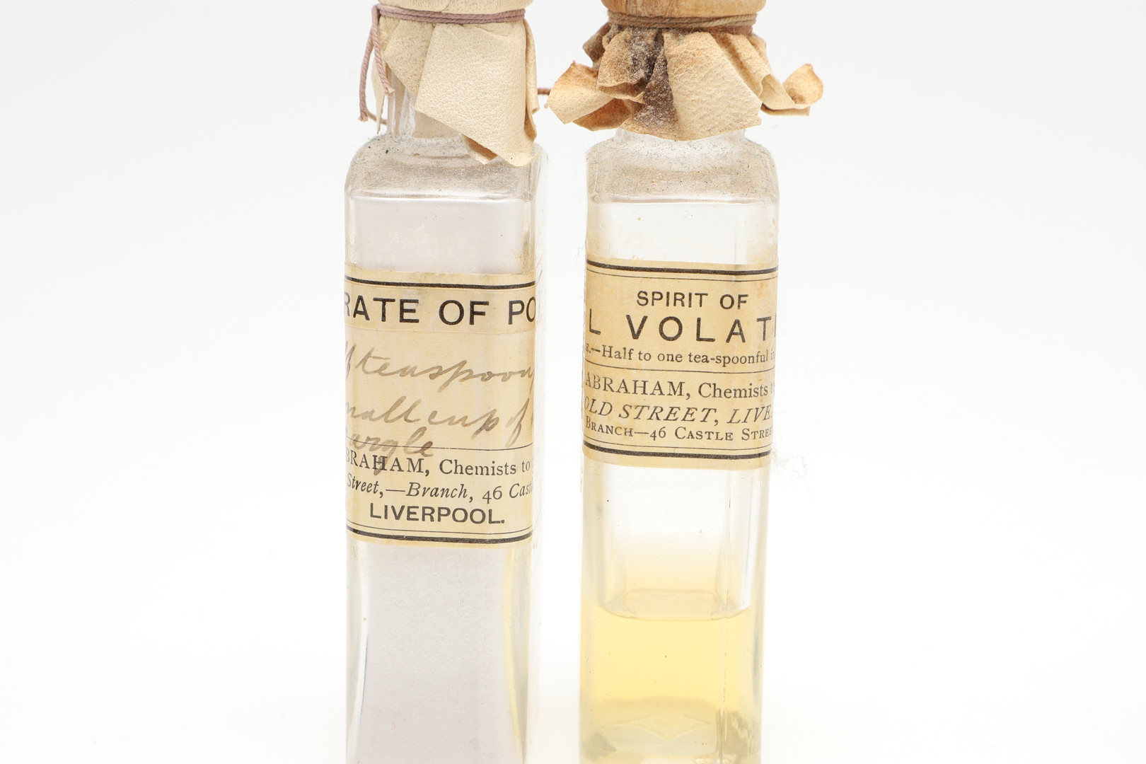 AN EARLY 20TH CENTURY MEDICAL TRAVELLING SET. - Image 5 of 11