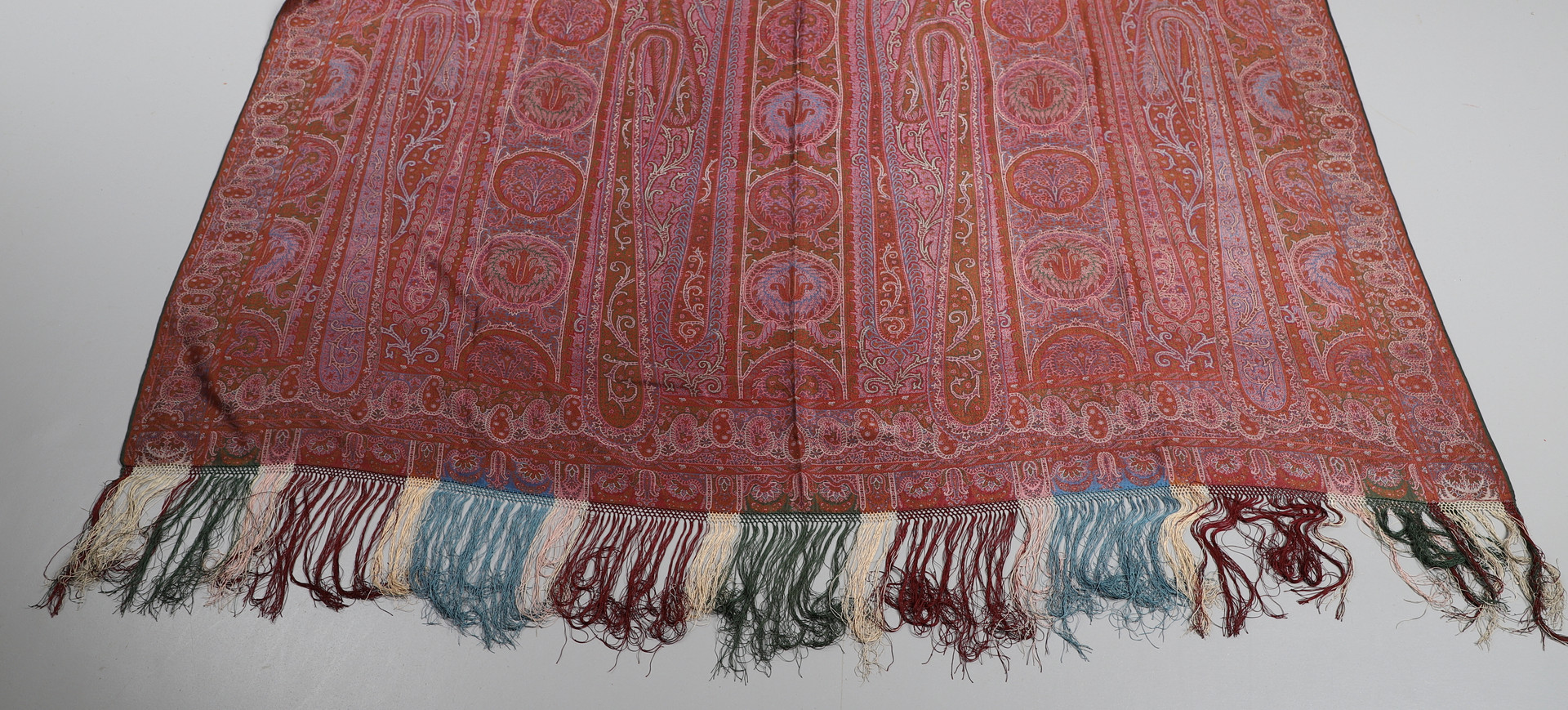 ANTIQUE SILK PAISLEY SHAWL. - Image 6 of 9