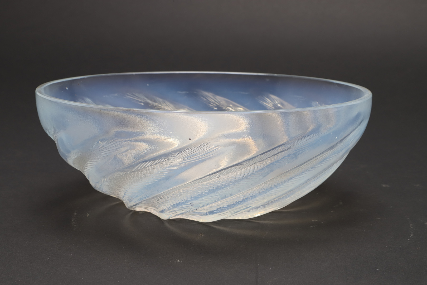 LALIQUE GLASS BOWL 'POISSONS' & COQUILLES PLATE. - Image 11 of 13