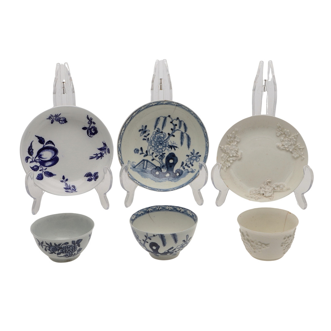 18THC ENGLISH PORCELAIN TEA BOWLS & SAUCERS. - Image 2 of 28