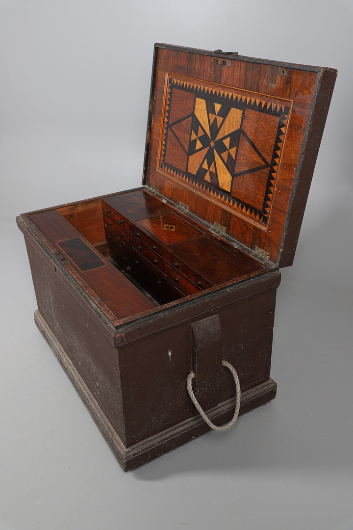 A 19TH CENTURY CABINET MAKER'S TOOL CHEST - Image 12 of 17