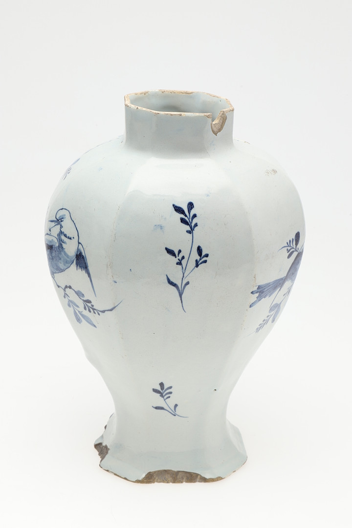 TWO PAIRS OF ANTIQUE DELFT VASES & ANOTHER VASE. - Image 31 of 60