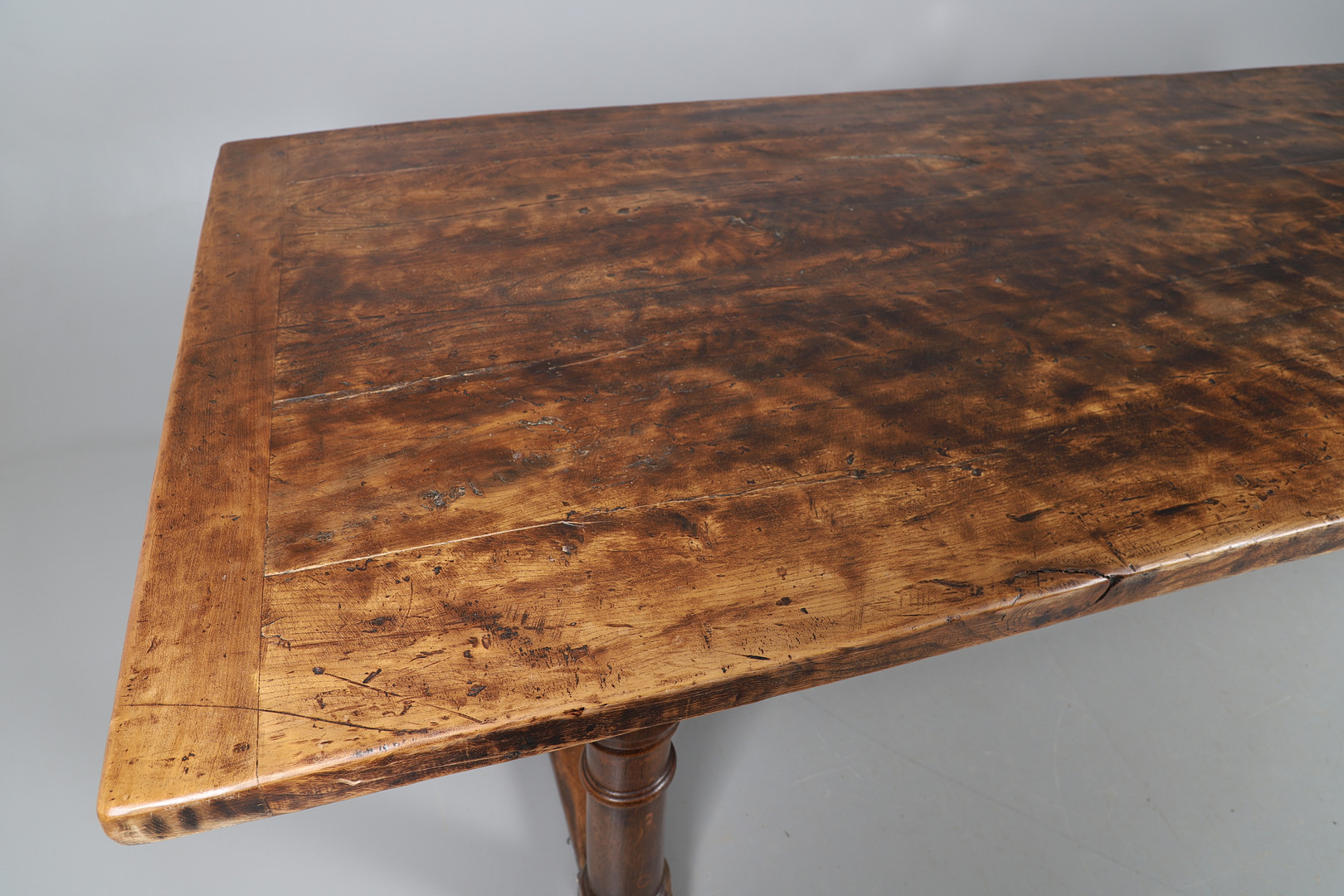 AN EARLY 20TH CENTURY OAK AND ELM REFECTORY TABLE. - Image 6 of 17