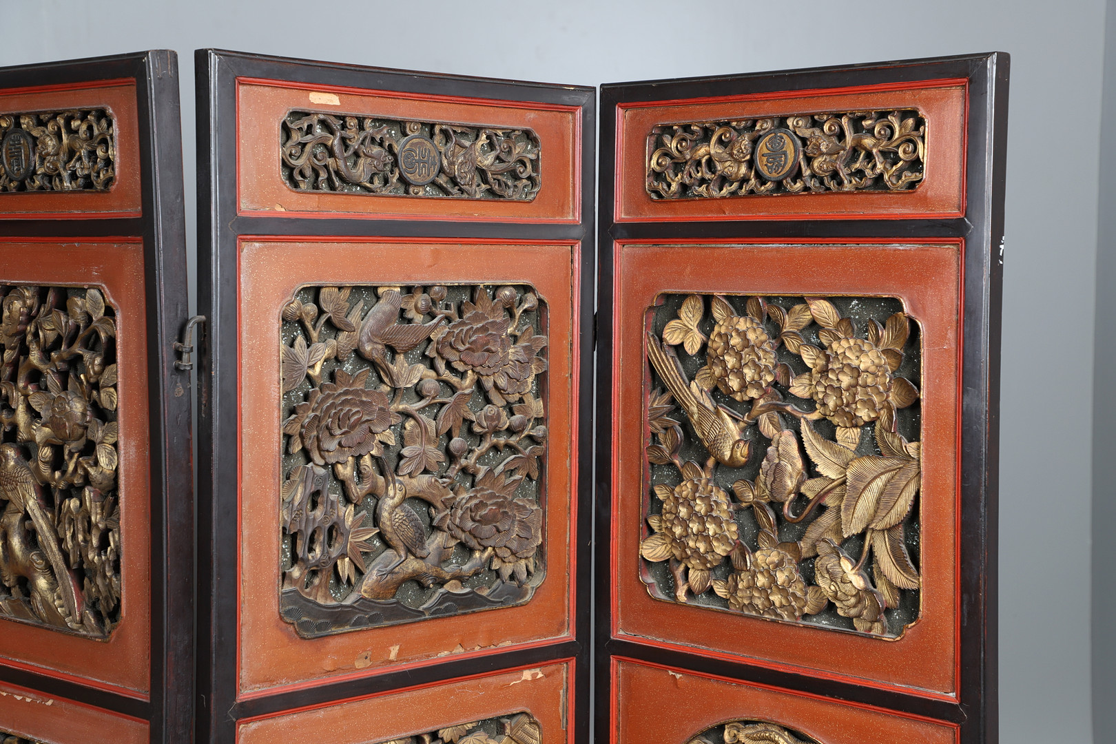 A CHINESE CARVED AND LACQUERED SIX FOLD SCREEN. - Image 15 of 24