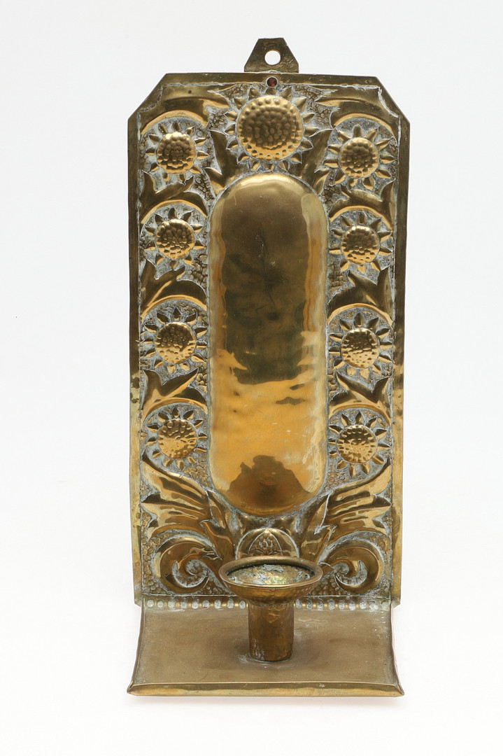 JOHN PEARSON - ARTS & CRAFTS BRASS CANDLE SCONCE, 1892. - Image 3 of 8
