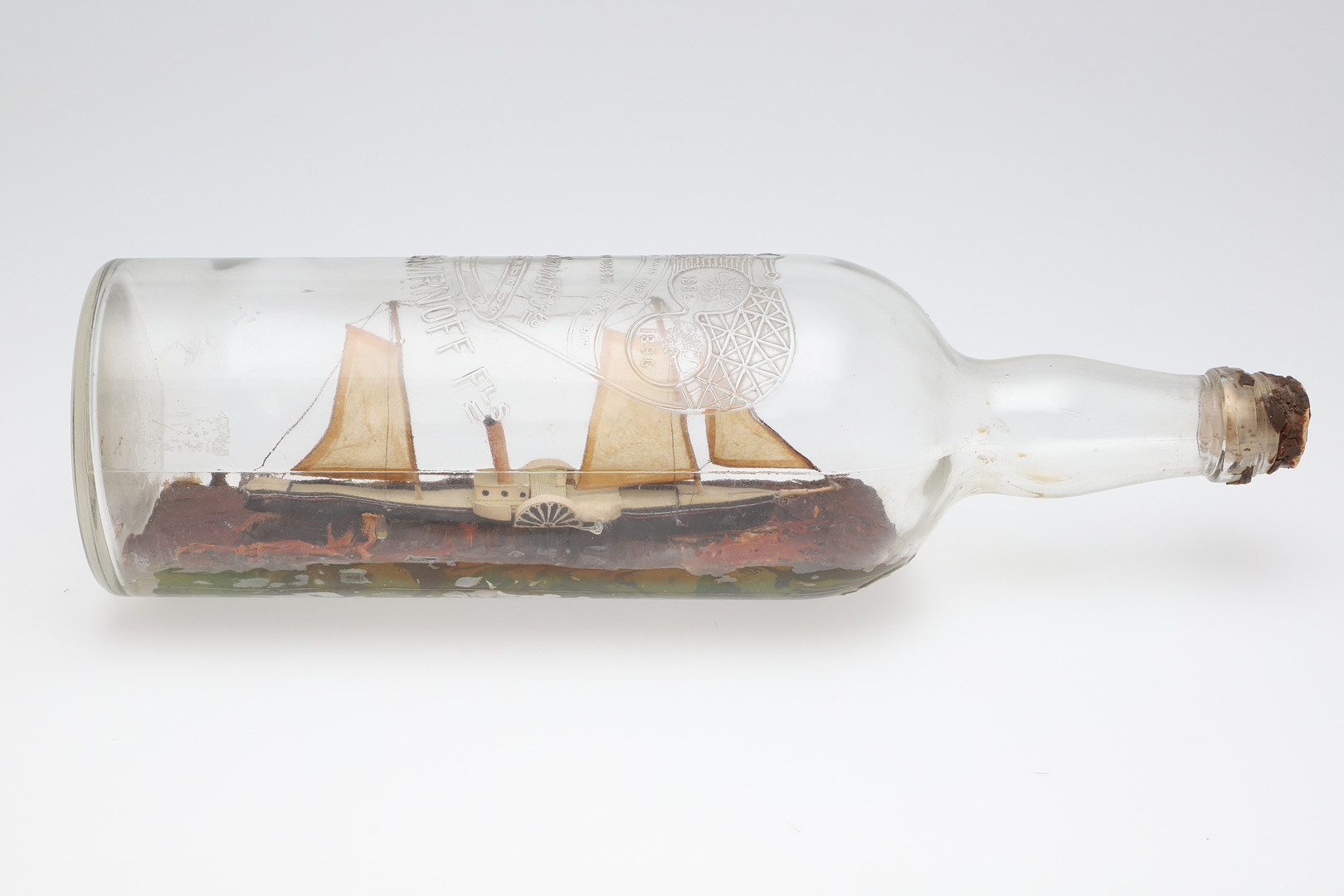 A FOLK ART PADDLE STEAMER IN BOTTLE. - Image 6 of 6