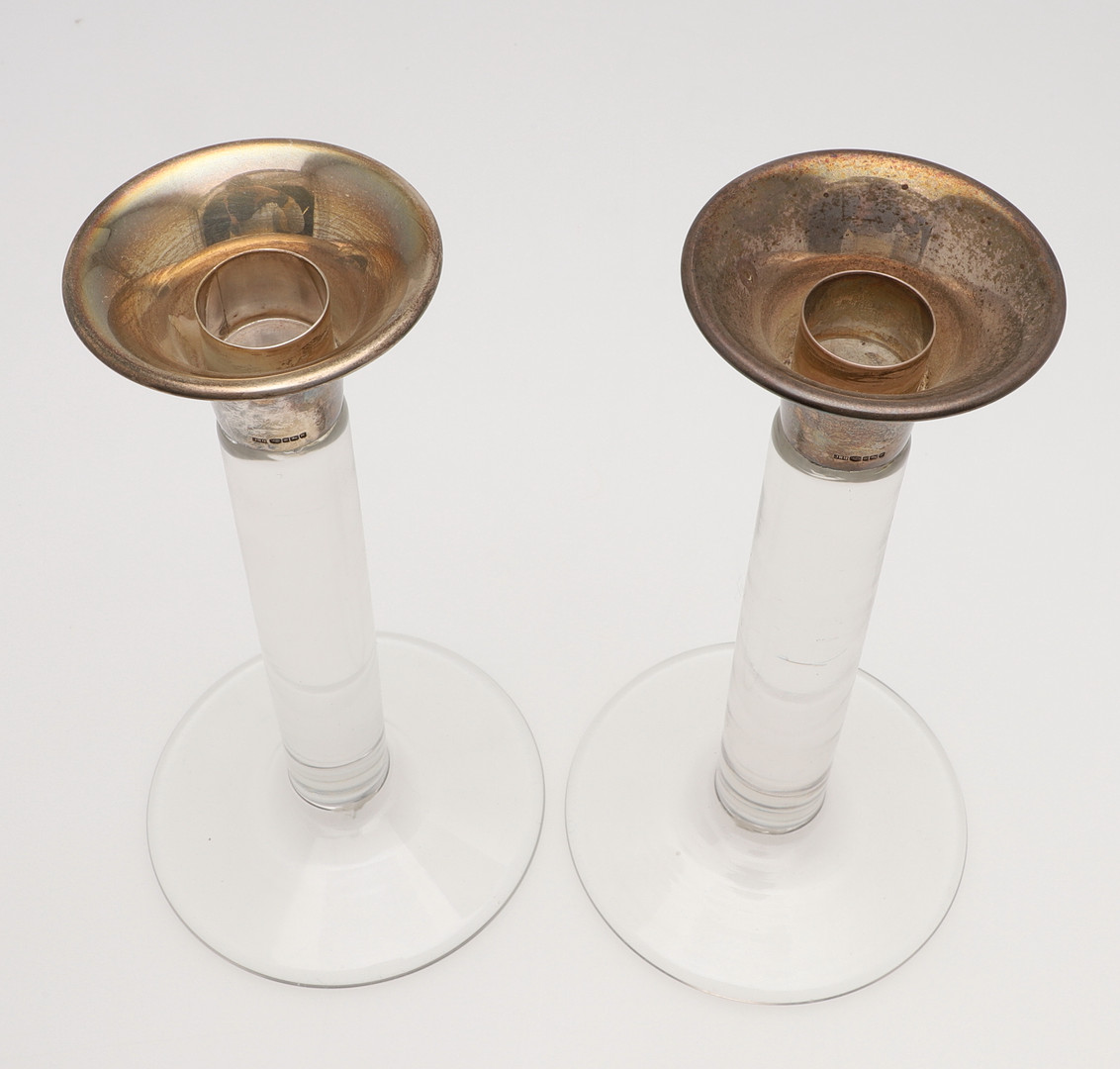 PAIR OF CONTEMPORARY SILVER TOP & GLASS CANDLESTICKS. - Image 3 of 7