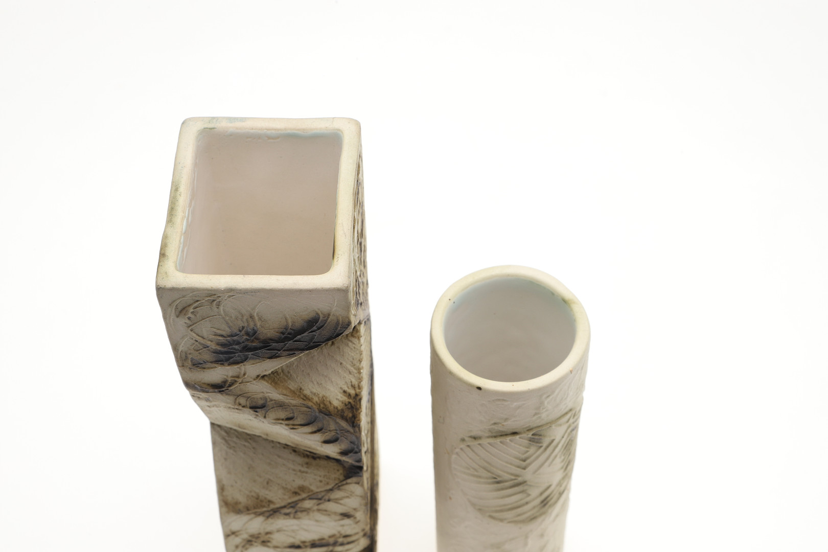 TROIKA STUDIO POTTERY VASES & CARN POTTERY. - Image 12 of 13