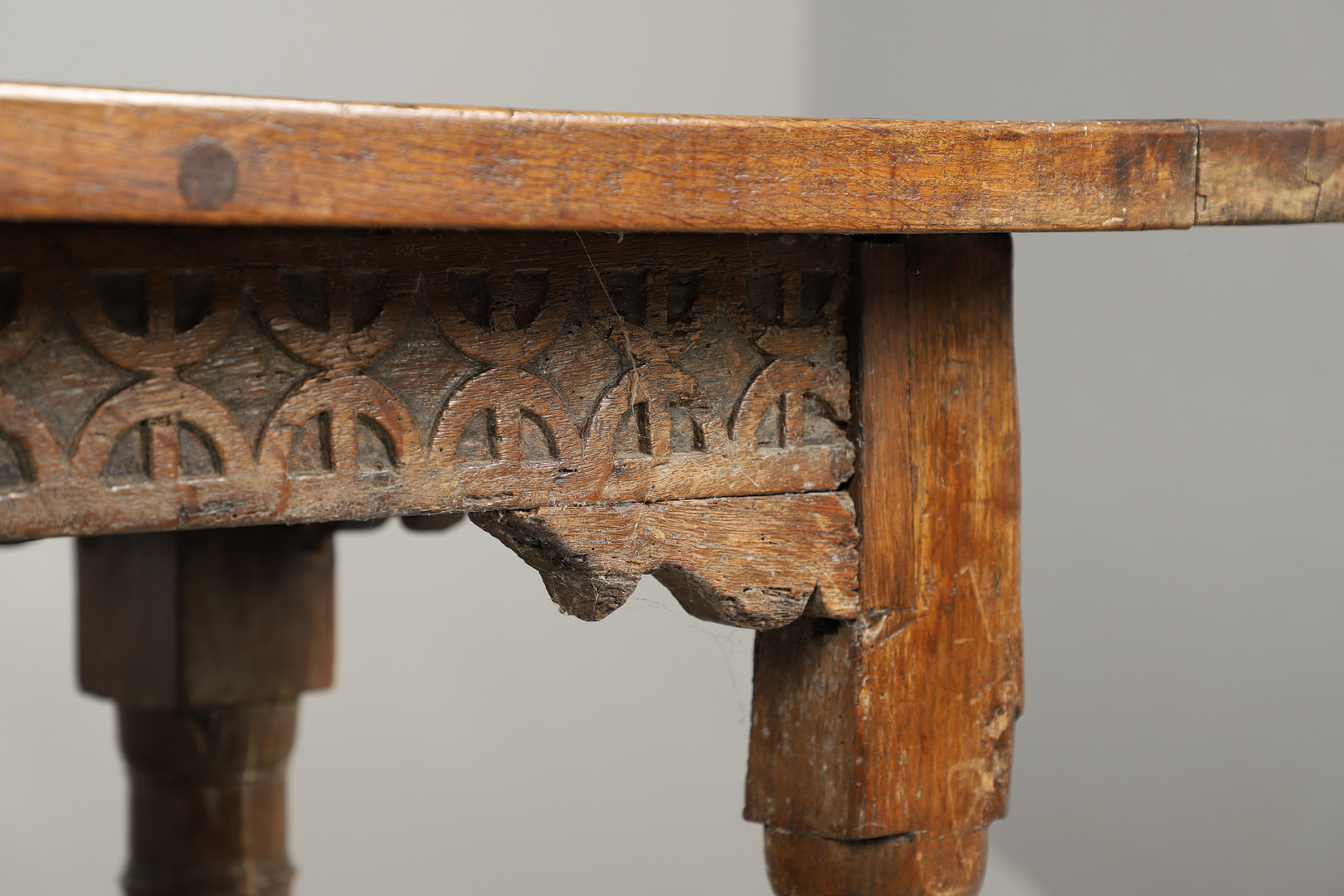 A 17TH CENTURY AND LATER OAK REFECTORY TABLE. - Image 10 of 12