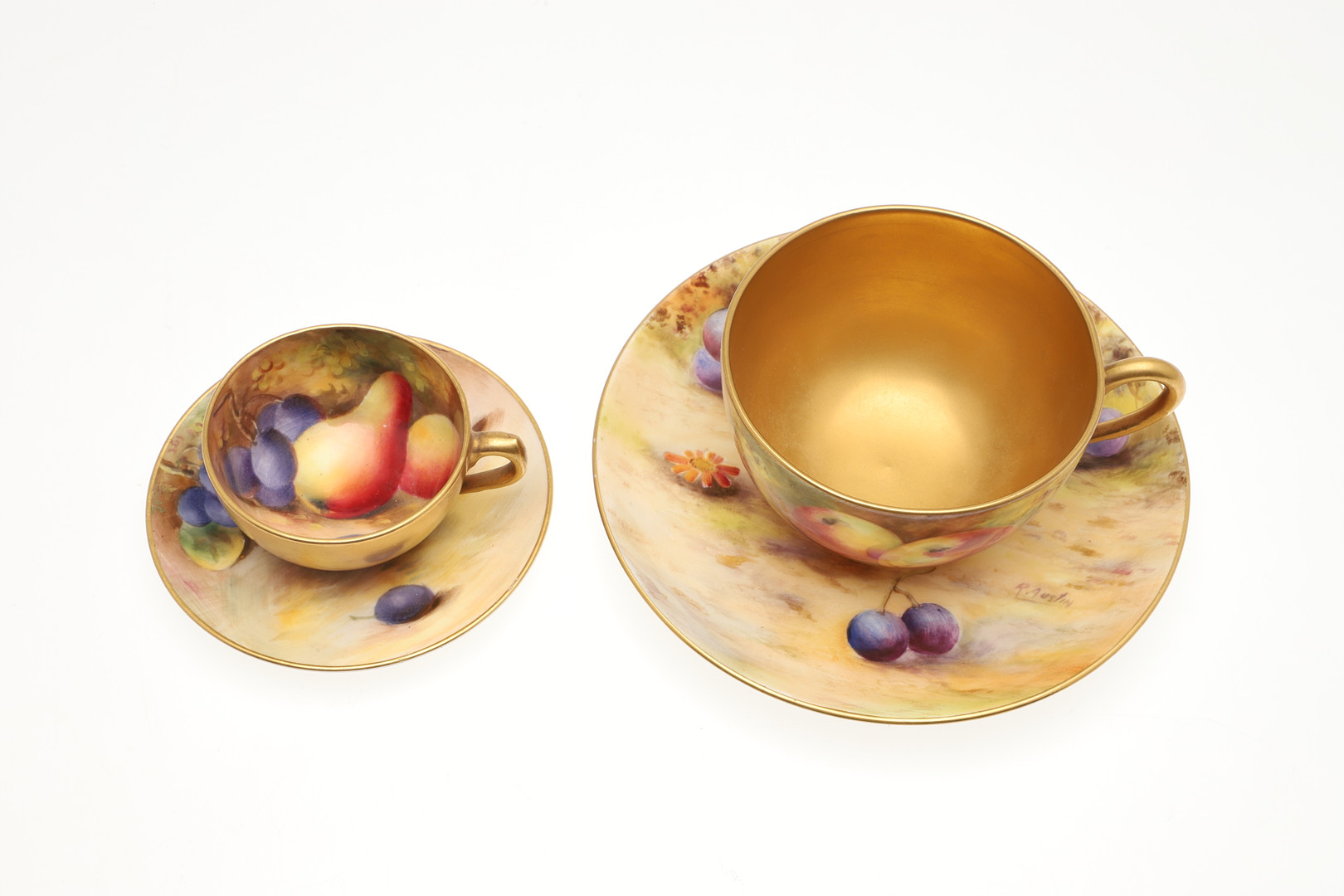 ROYAL WORCESTER SIGNED CABINET CUPS & SAUCERS. - Image 2 of 16