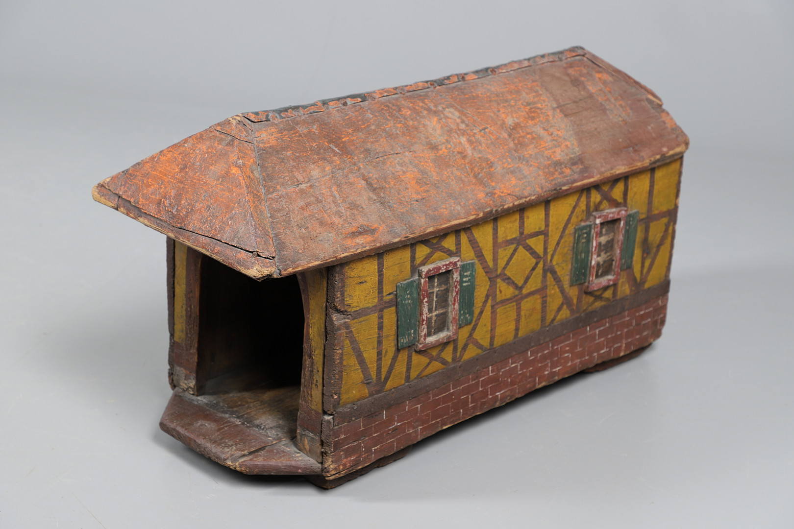 A FOLK ART POLYCHROME PAINTED DOG KENNEL. - Image 6 of 12