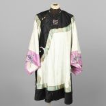 ANTIQUE CHINESE SILK ROBE.