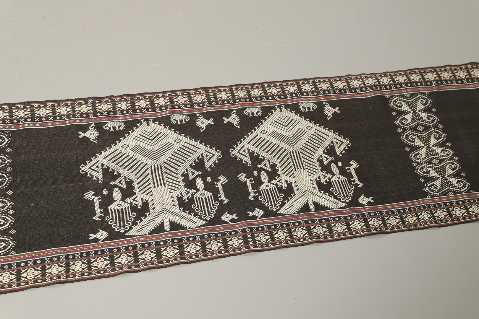 AN INDONESIAN IKAT BODY ARMOUR TEXTILE. - Image 10 of 11